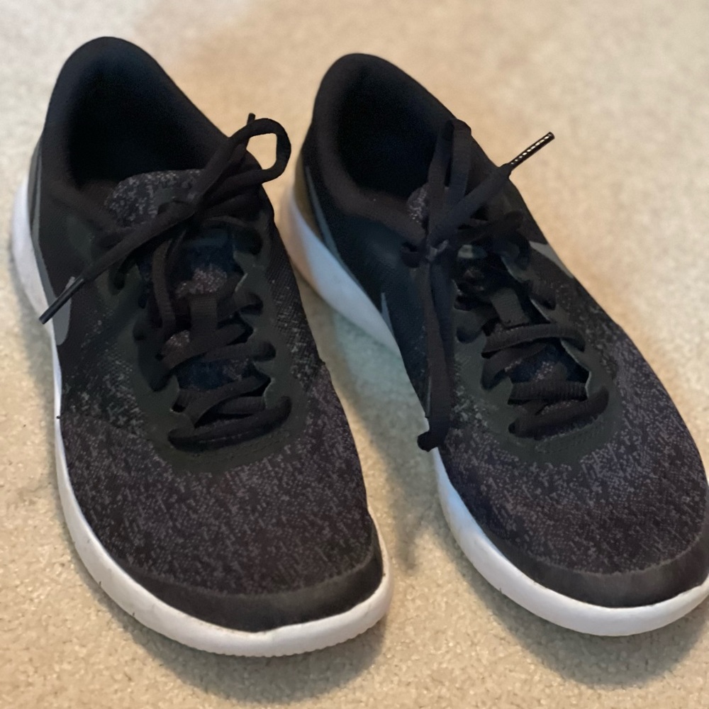 Black Nike Shoes